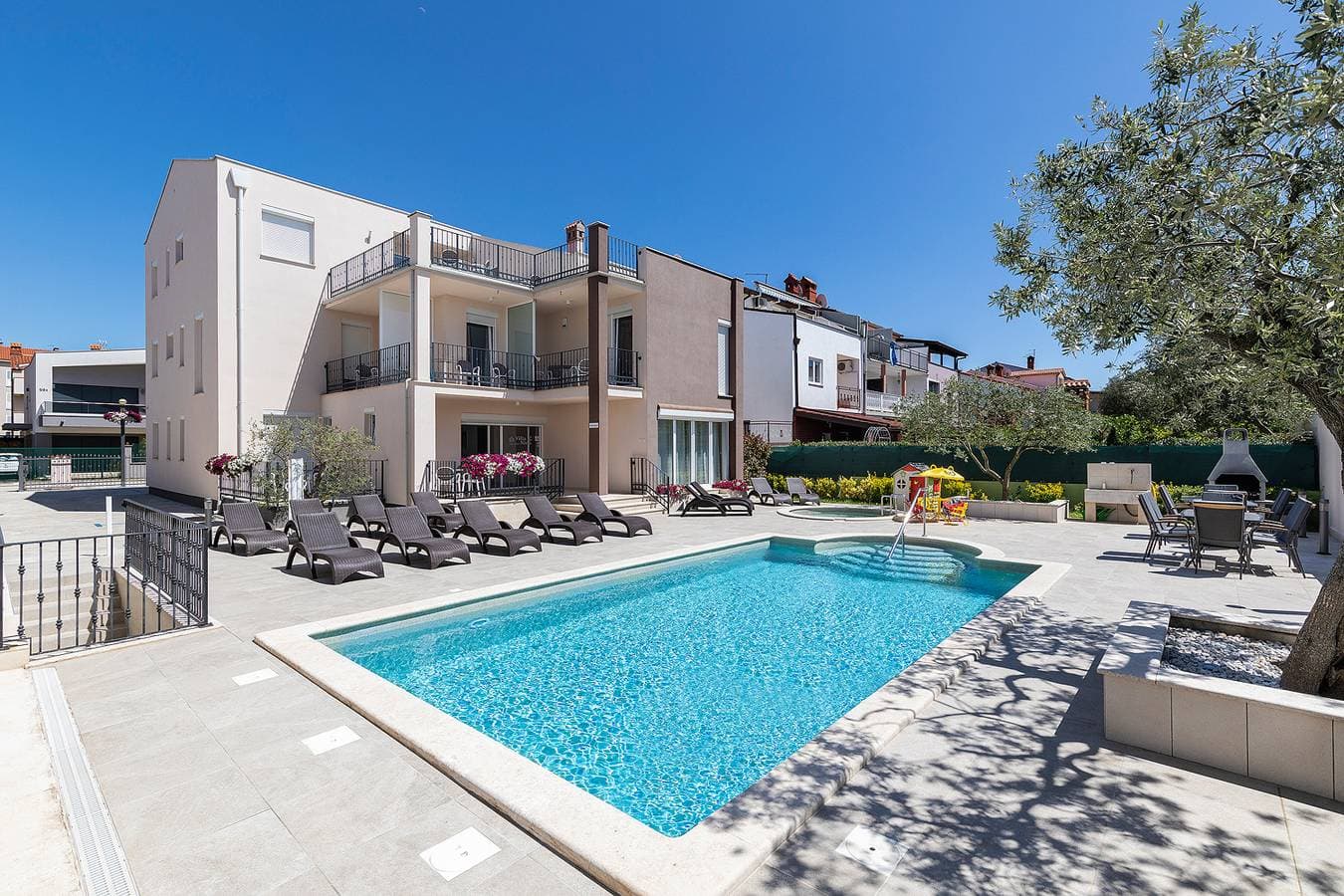 Foto 5 von 34: Ferienwohnung für 3 Personen mit Pool