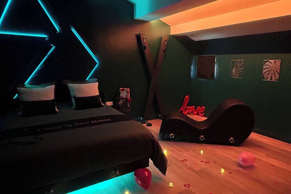 Foto 3 von 24: Suite Crazy'n love room, jacuzzi, cinema, parking, Camargue