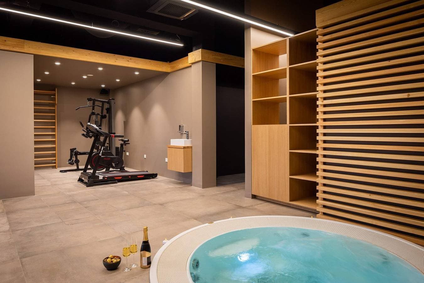 Foto 8 von 49: Hochwertig gestaltete Villa Maestral mit beheiztem Pool, Whirlpool, Wellness, Fitnessraum, Sauna, 3 Schlafzimmern und offenem Meerblick