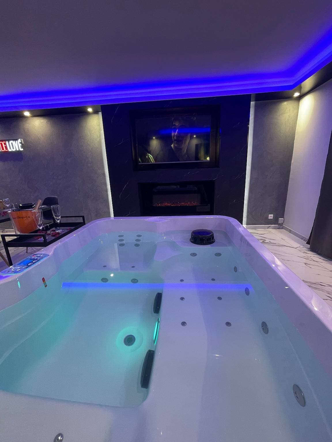 Foto 2 von 31: Ferienhaus 'La Casa De Lové Suite Jacuzzi' mit privatem Garten und WLAN