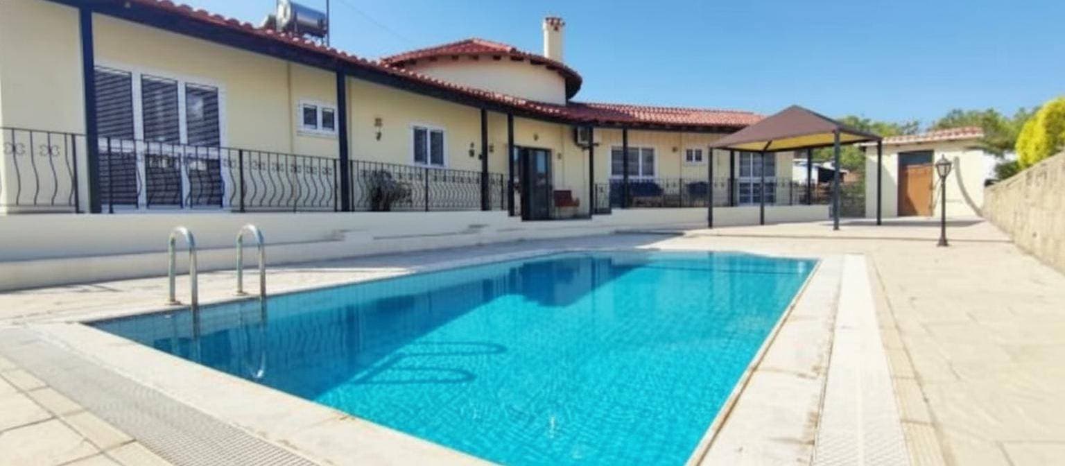 Foto 2 von 28: Villa für 6 Personen mit Garten