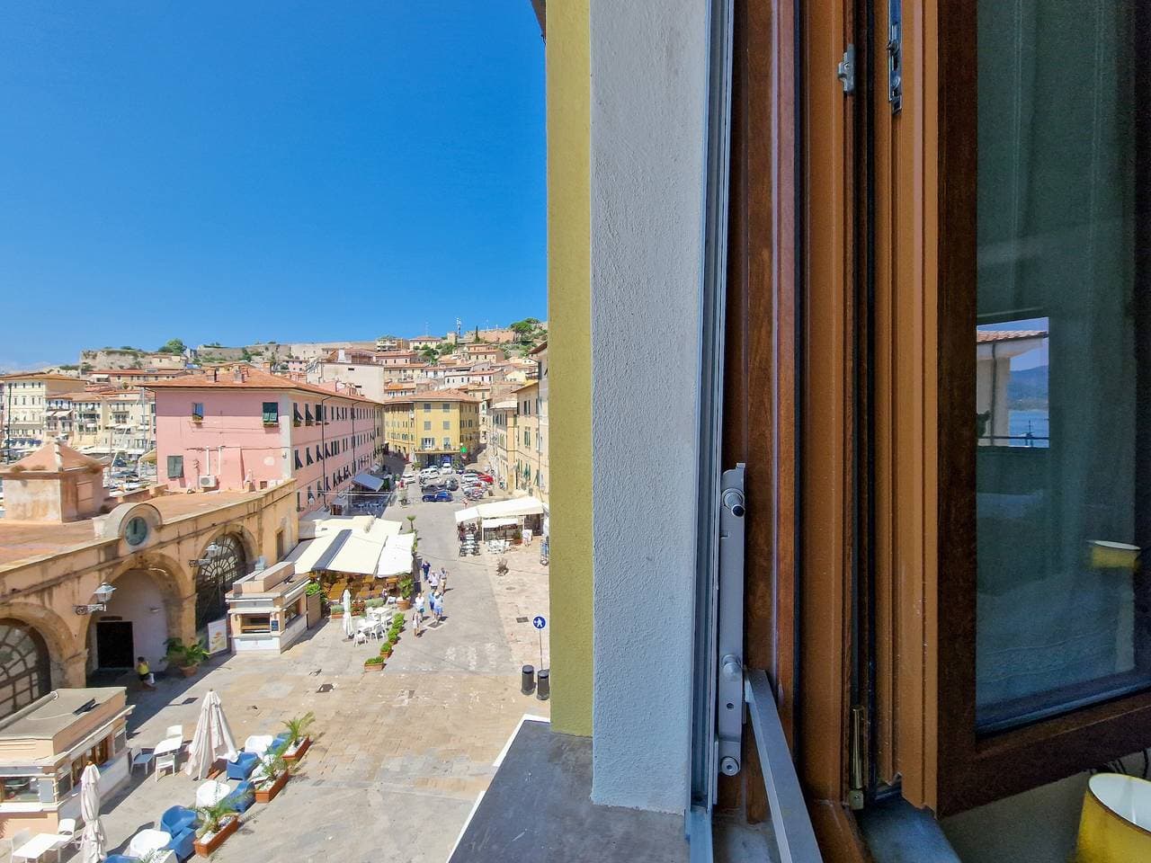 Foto 8 von 42: Apartment 'Porta A Mare Home' mit Klimaanlage im historischen Zentrum von Portoferraio