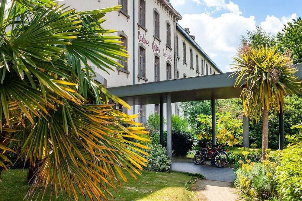Foto 11 von 30: Studio Douillet Proche du Centre Ville | Piscine Extérieure Chauffée