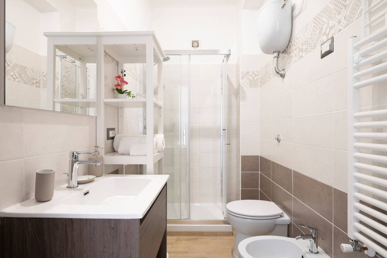 Foto 12 von 21: Doppelzimmer mit privatem Bad und Panoramaterrasse