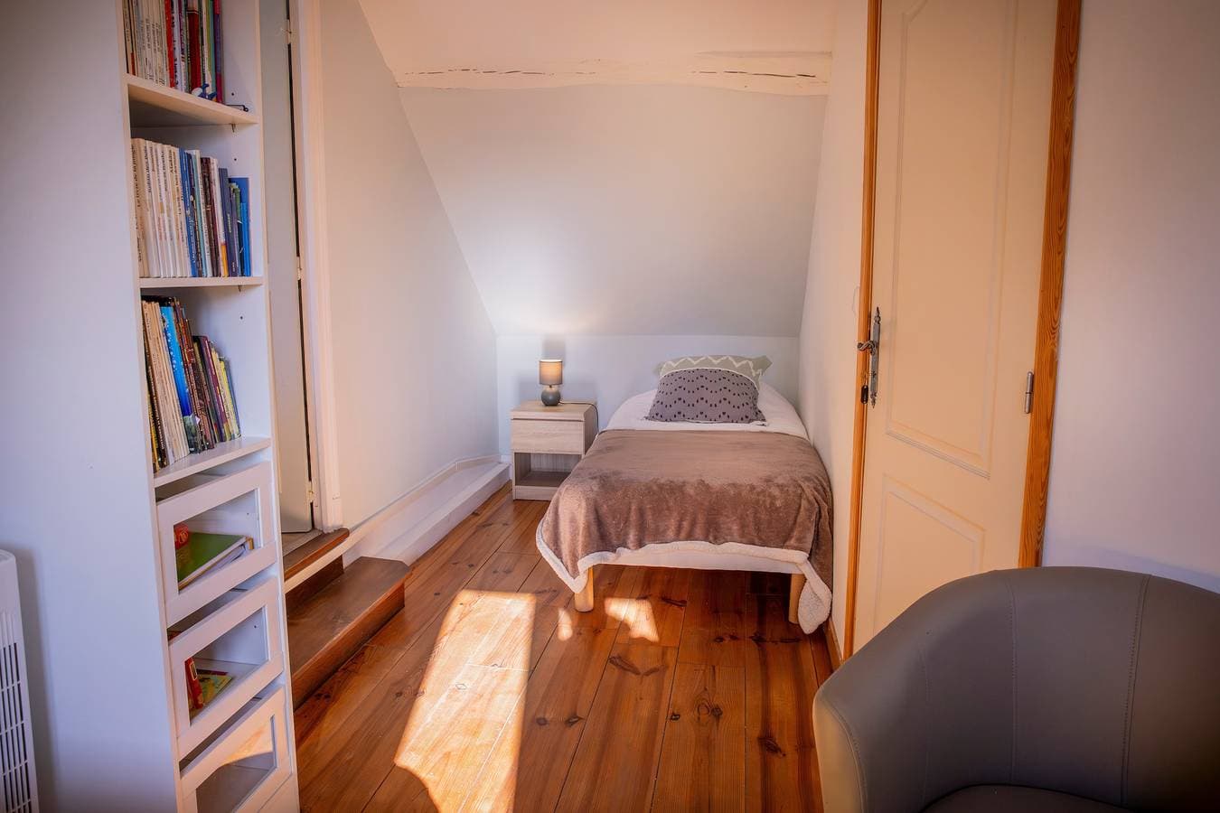 Foto 9 von 20: Gästezimmer 'Suite Bleuet – Le Petit Puits' mit gemeinsamem Garten und WLAN