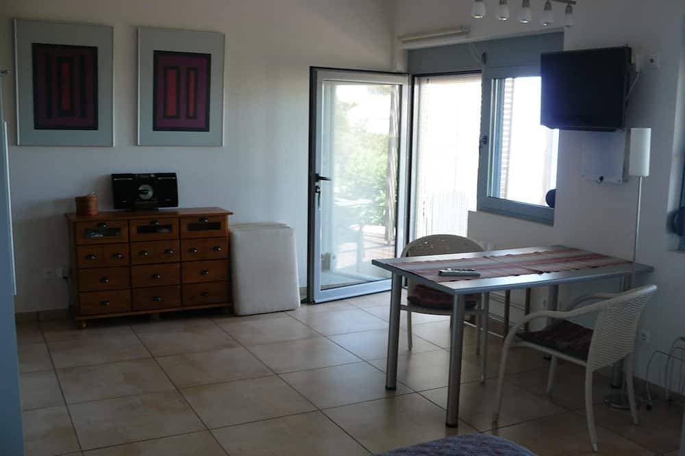 Foto 11 von 29: Villa-Studio in Ferma mit Meerblick, stilvoll, Strandnaehe, Terrasse, Garten