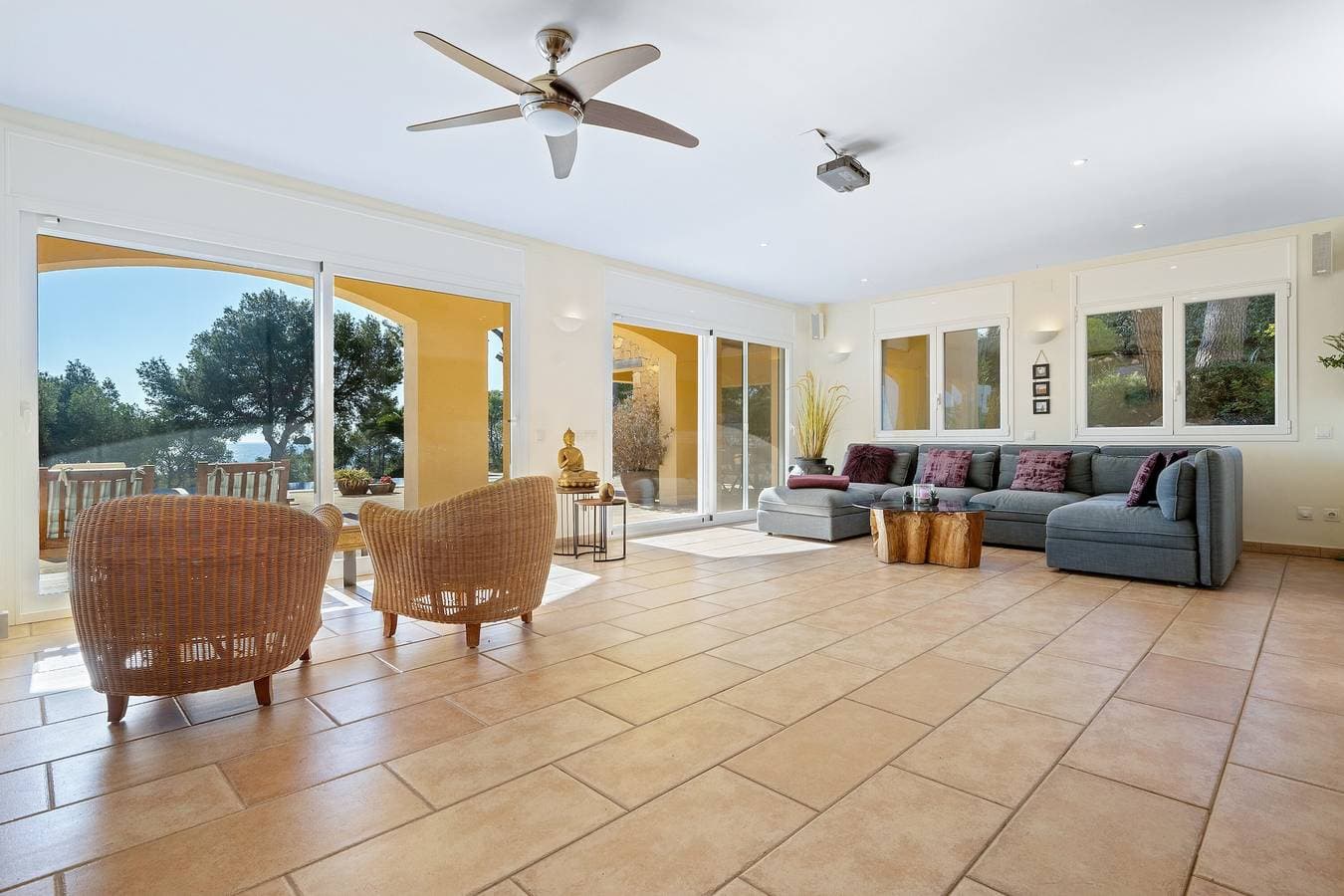 Foto 8 von 44: Villa 'The Beauty of Cala Tamarit' mit Meerblick, Pool, WLAN und Garten