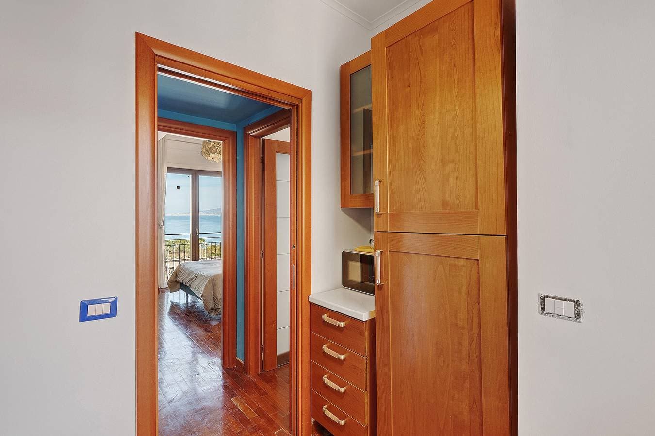 Foto 8 von 31: Apartment 'Sorrento Luxury Blue' mit Meerblick, WLAN und Klimaanlage