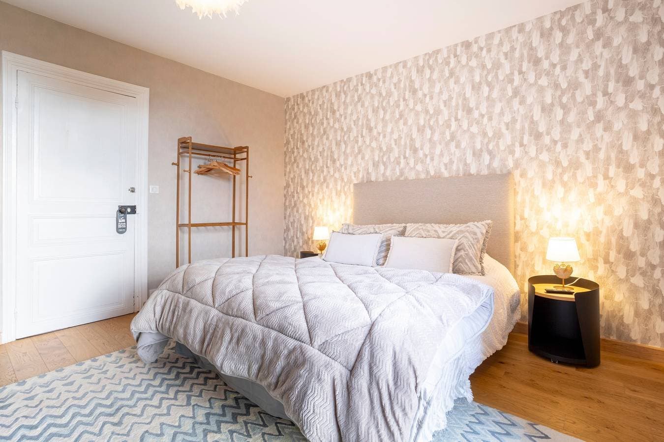 Foto 10 von 31: Standardzimmer „Madame De Staël“ mit Balkon, gemeinsamer Terrasse, Garten und WLAN