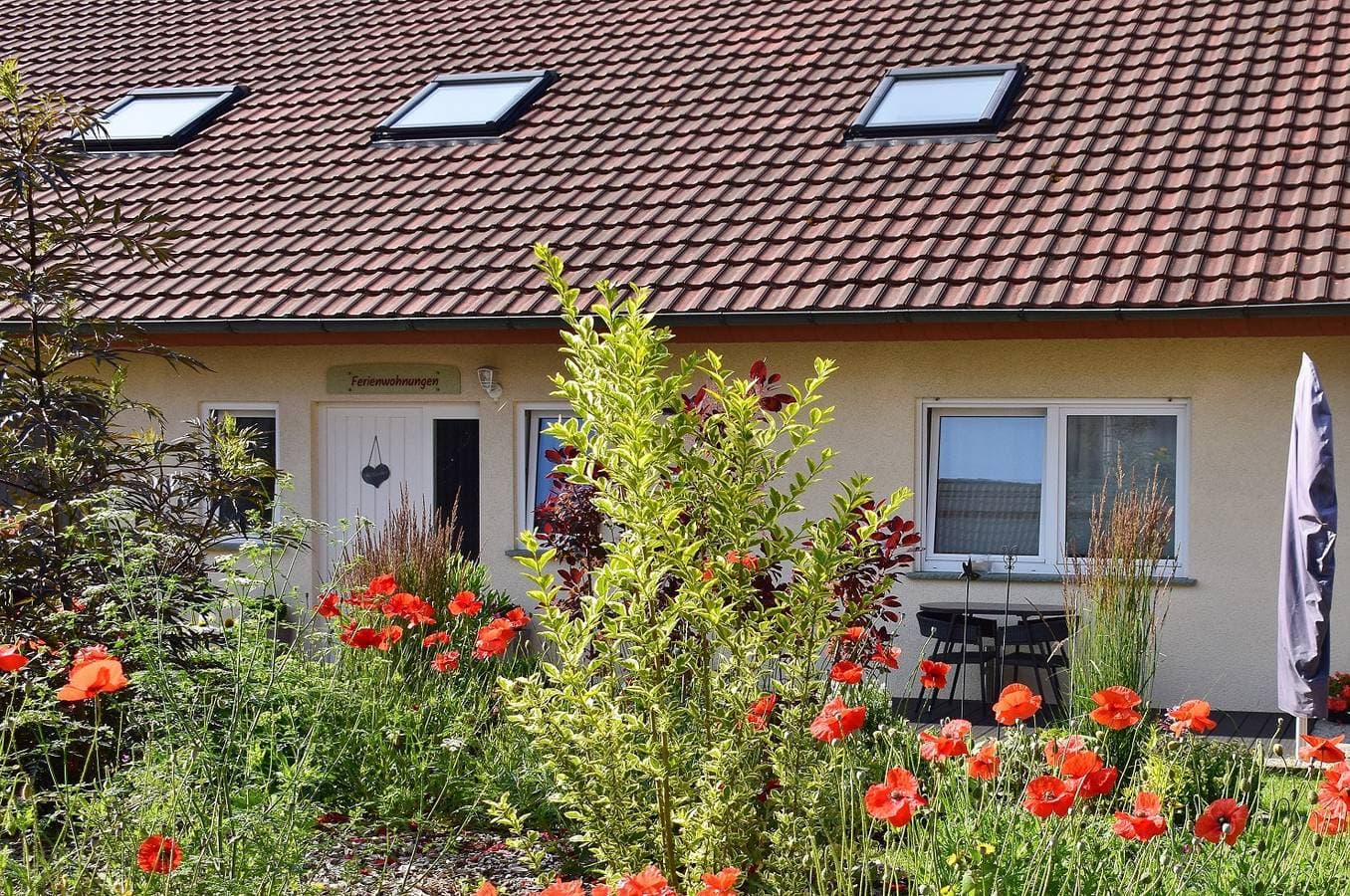 Foto 2 von 32: Ferienwohnung auf dem Dorf - Ferienwohnung 100 qm - lichtdurchflutet und mit Balkon