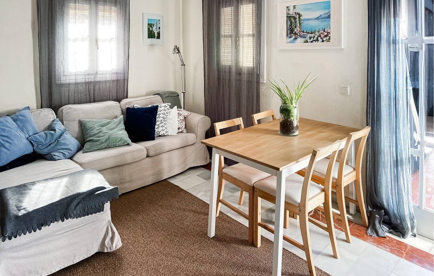 Foto 5 von 25: Apartment mit Meerblick, AC, Parkplatz und Pool.