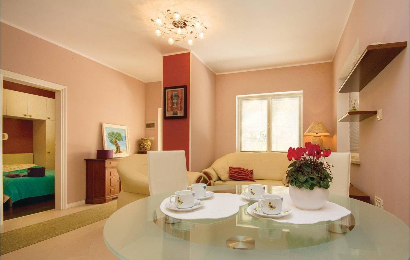 Foto 6 von 33: Gemütliche Ferienwohnung mit Terrasse, WLAN und 2 km Entfernung zum Hundestrand