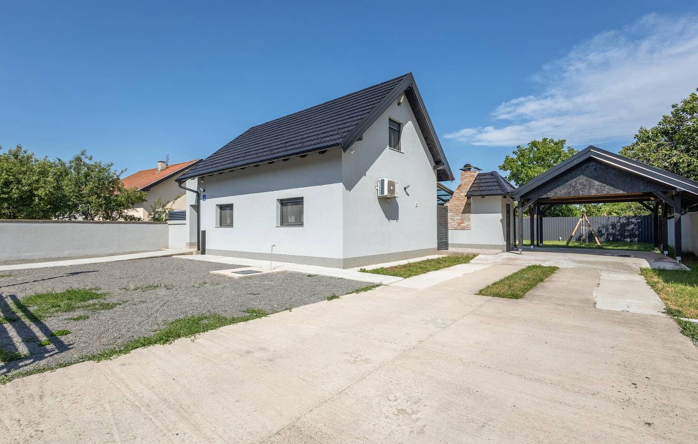 Charmantes Apartment mit einem Schlafzimmer und Pool in der Nähe der Donau 1