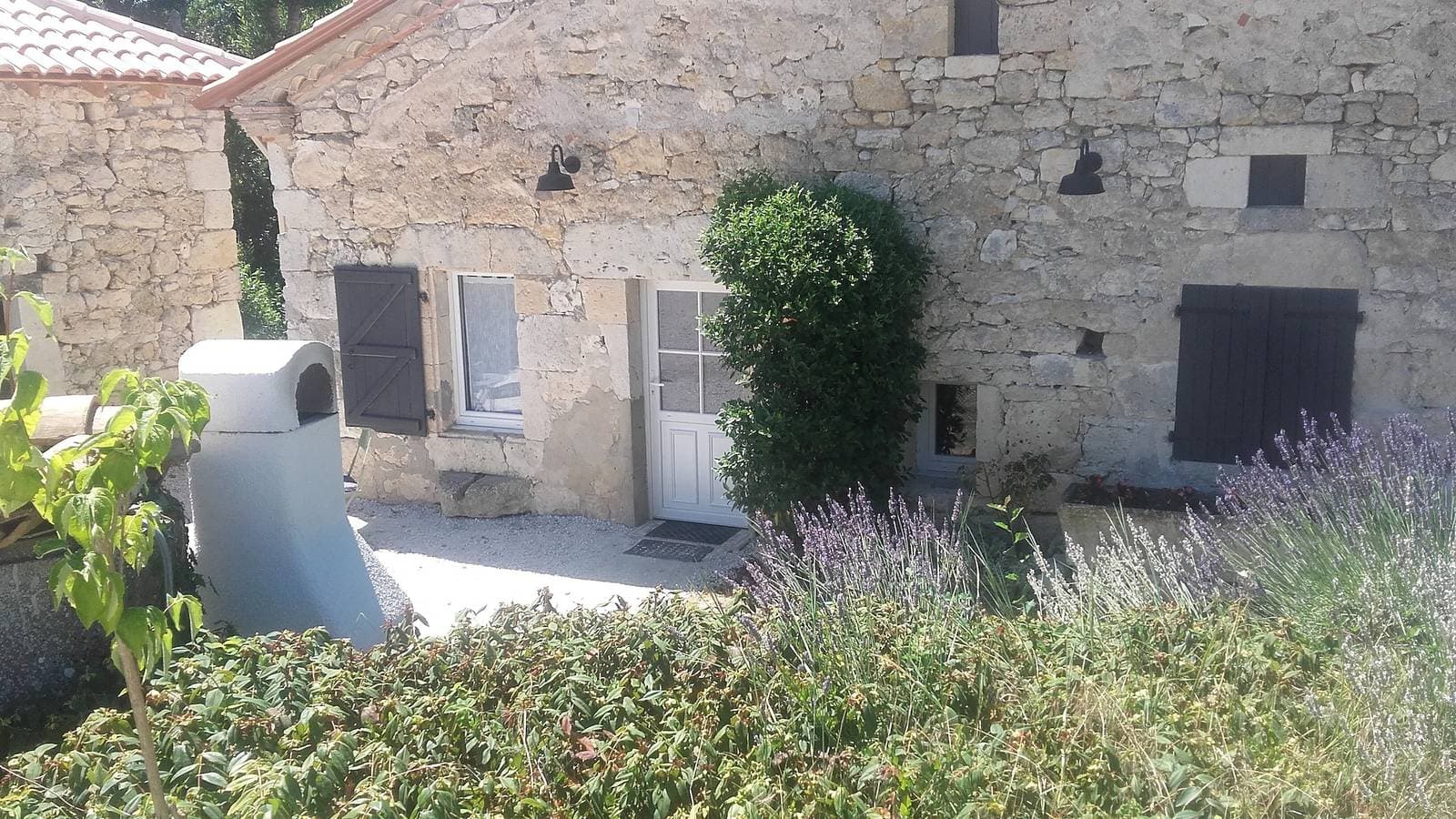 Foto 2 von 23: Ferienhaus auf dem Land mit privater Terrasse, Garten und WLAN