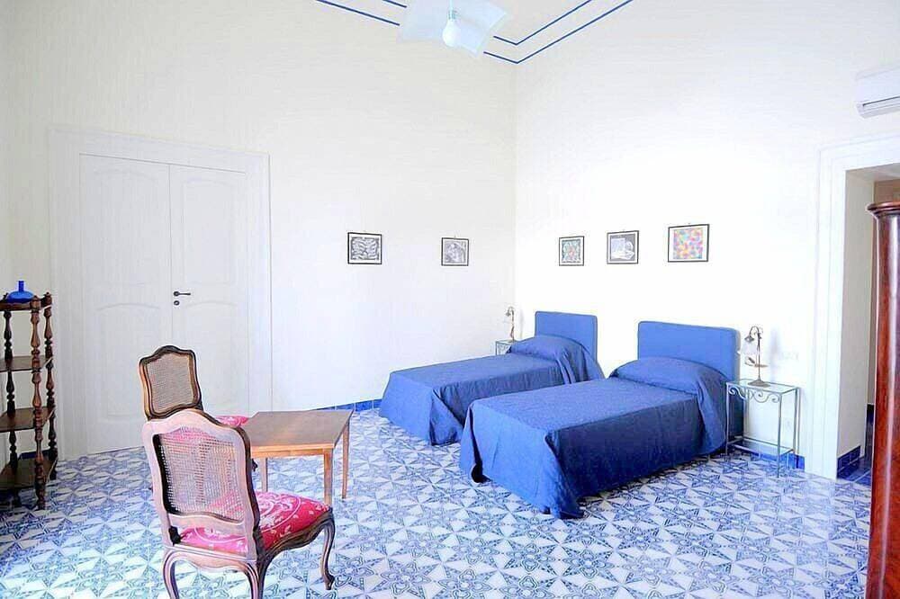 Foto 2 von 30: Villa Elidea C: An elegant and welcoming apartment which faces the sun and the sea, with Free Wi-Fi.