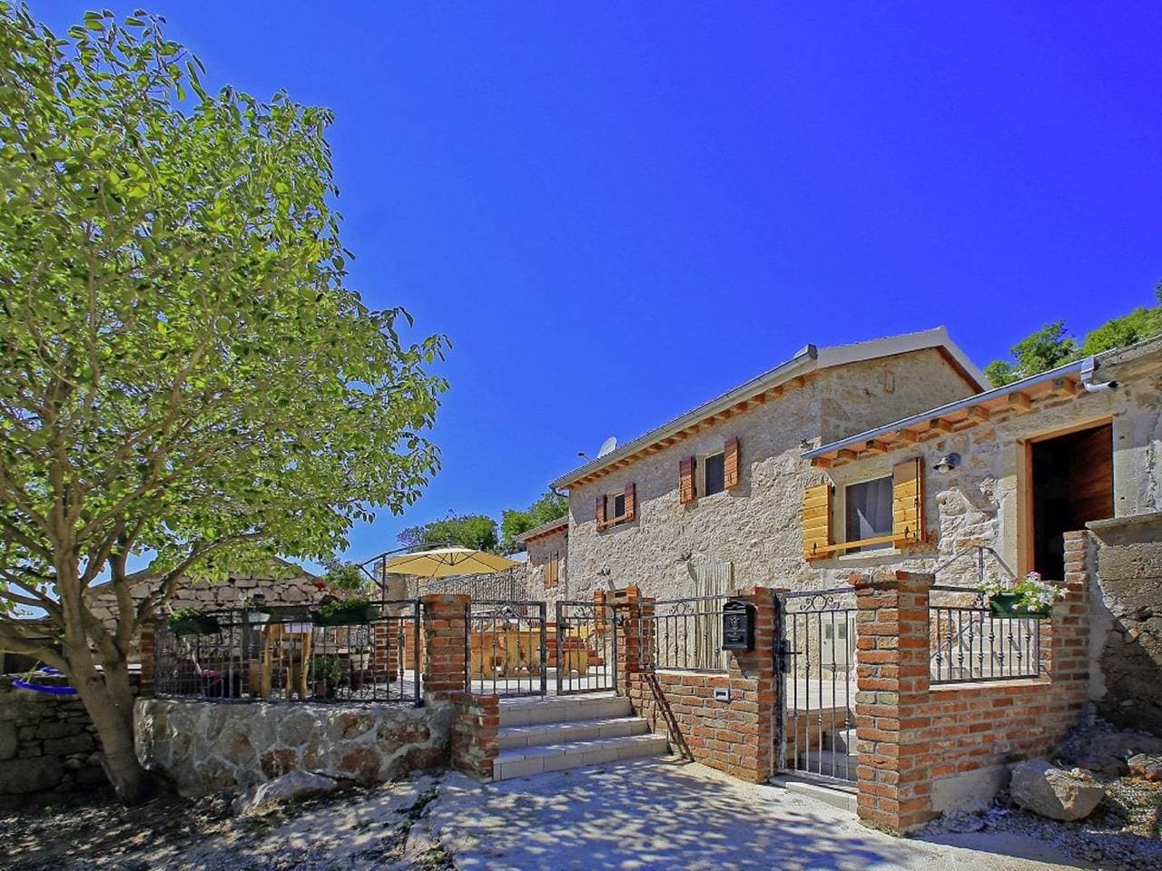 Foto 5 von 27: Ferienhaus in Starigrad mit Meerblick