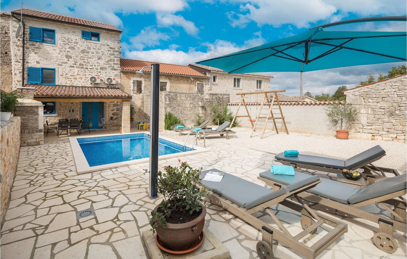 Foto 9 von 33: Gemütliche 1-Zimmer-Wohnung mit Pool, WLAN und Parkplatz in Anzici