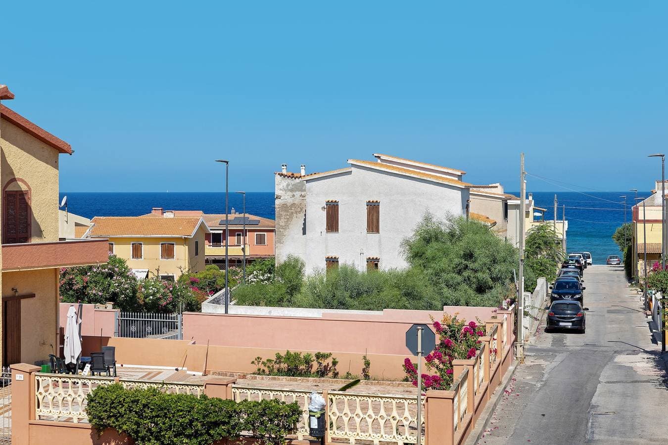 Foto 2 von 28: Ferienhaus 100 m vom Strand mit privater Terrasse, Balkon und Klimaanlage