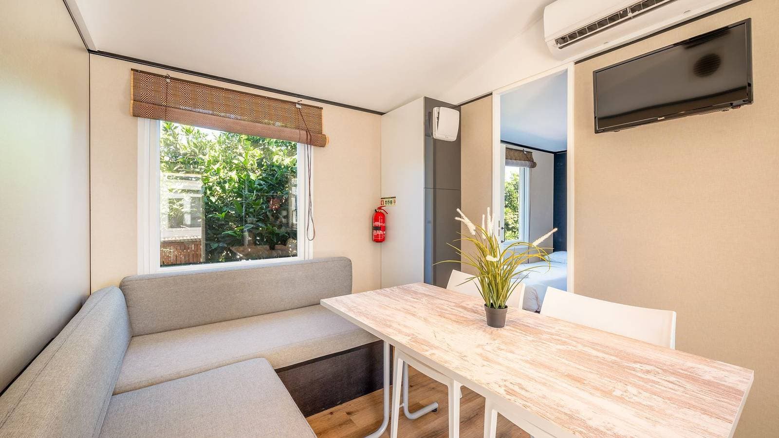 Foto 8 von 40: Ferienhaus für 4 Personen mit Pool