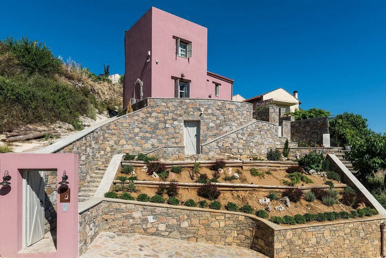 Foto 13 von 29: Traditional Villa with Private Heated Pool and BBQ