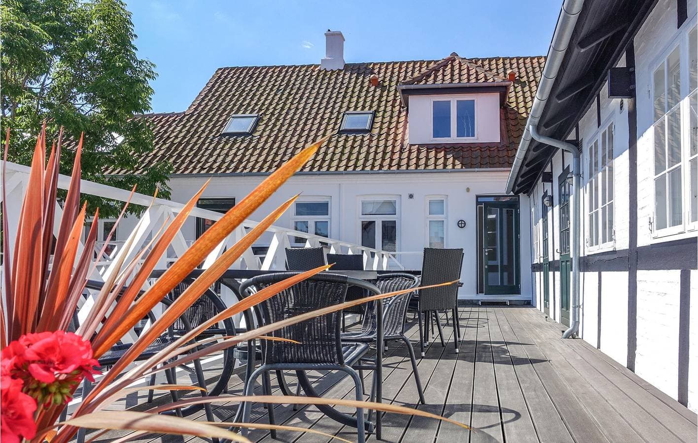 Foto 12 von 33: Ferienwohnung für 6 Personen mit Terrasse