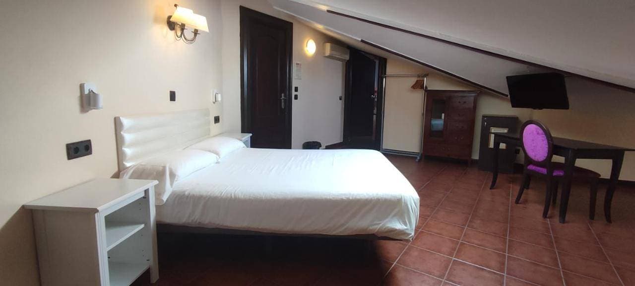 Foto 6 von 8: Double Room with Bathtub