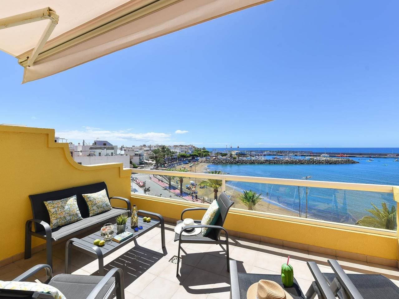 Modernes, schönes Zweifamilienhaus Maranuelas Beachfront 305 FP 1