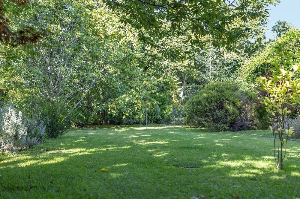 Foto 5 von 28: Suite Magnólia mit Gemeinschaftspool und privatem Garten