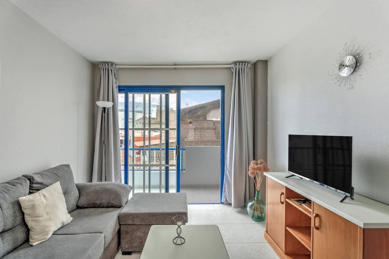 Foto 2 von 21: Ferienwohnung 'Retama' mit Meerblick, privater Terrasse und WLAN