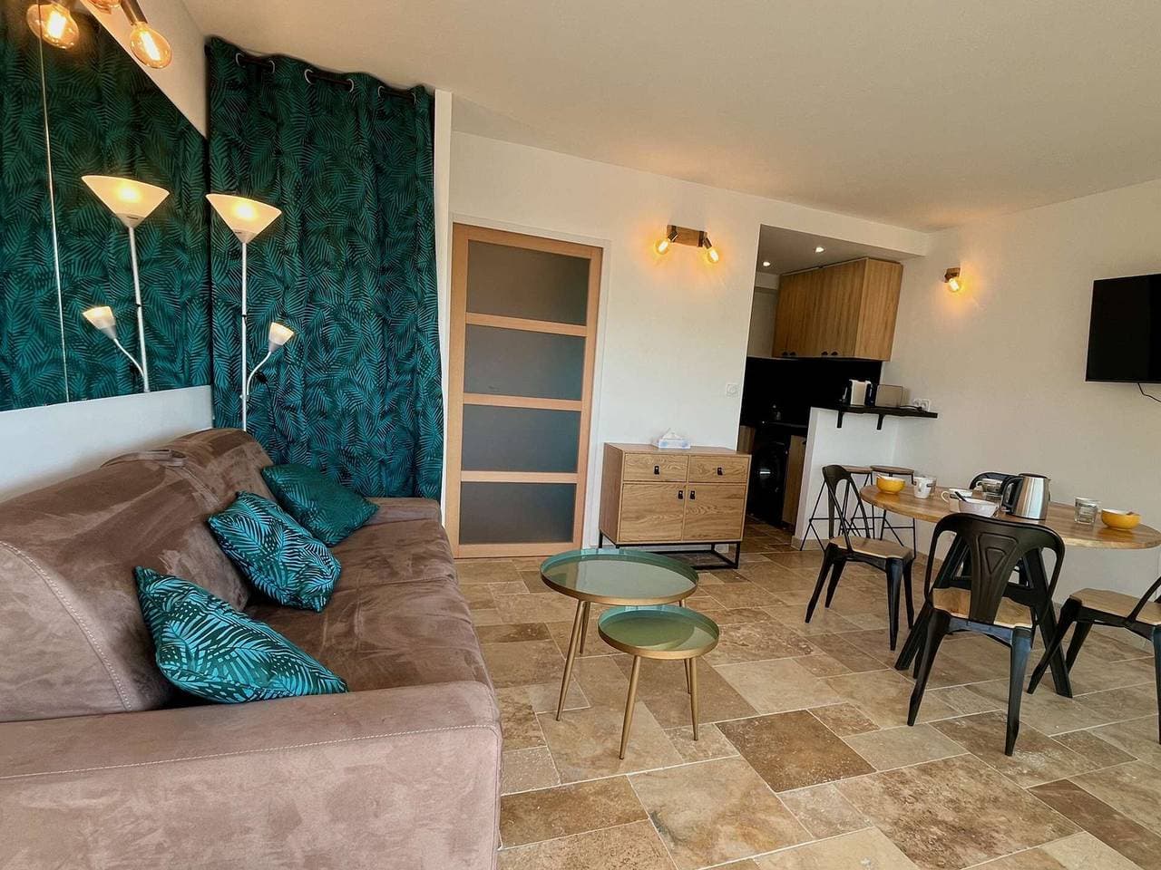 Foto 5 von 17: Modernes Studio mit Parkplatz und Klimaanlage in Cavalaire-sur-Mer