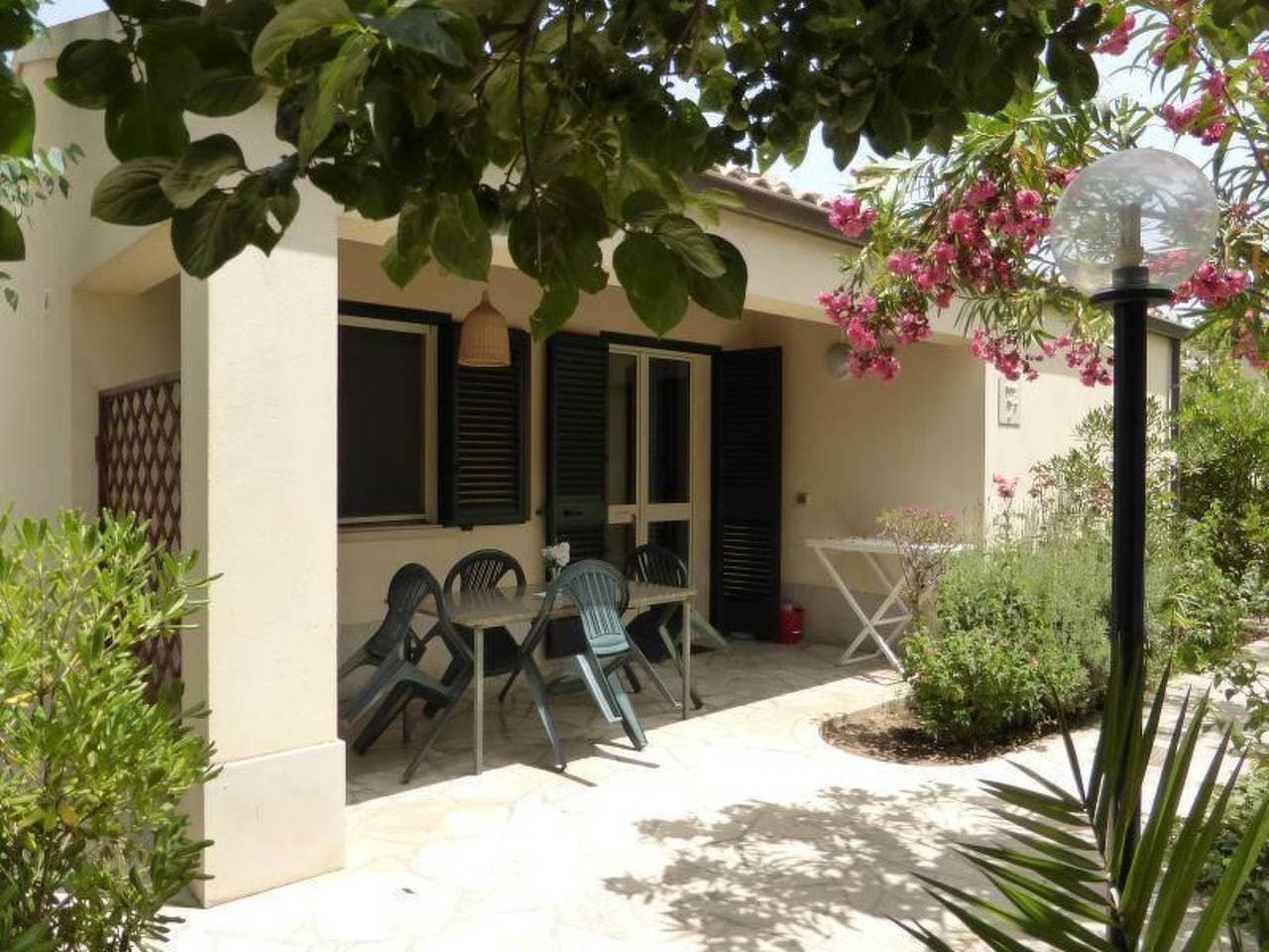 Schöner Bungalow direkt am Sandstrand auf Sizilien 1