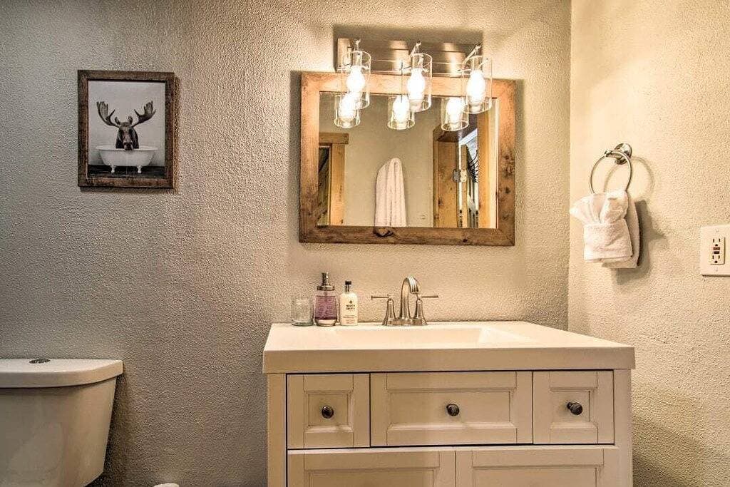 Foto 13 von 16: New! Cozy Big Sky Condo: Walk to Ski Lift & Dining