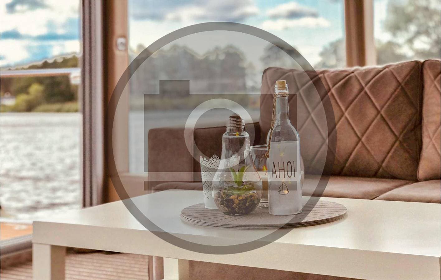 Foto 7 von 25: Waterfront Retreat: Neuruppin House Boat