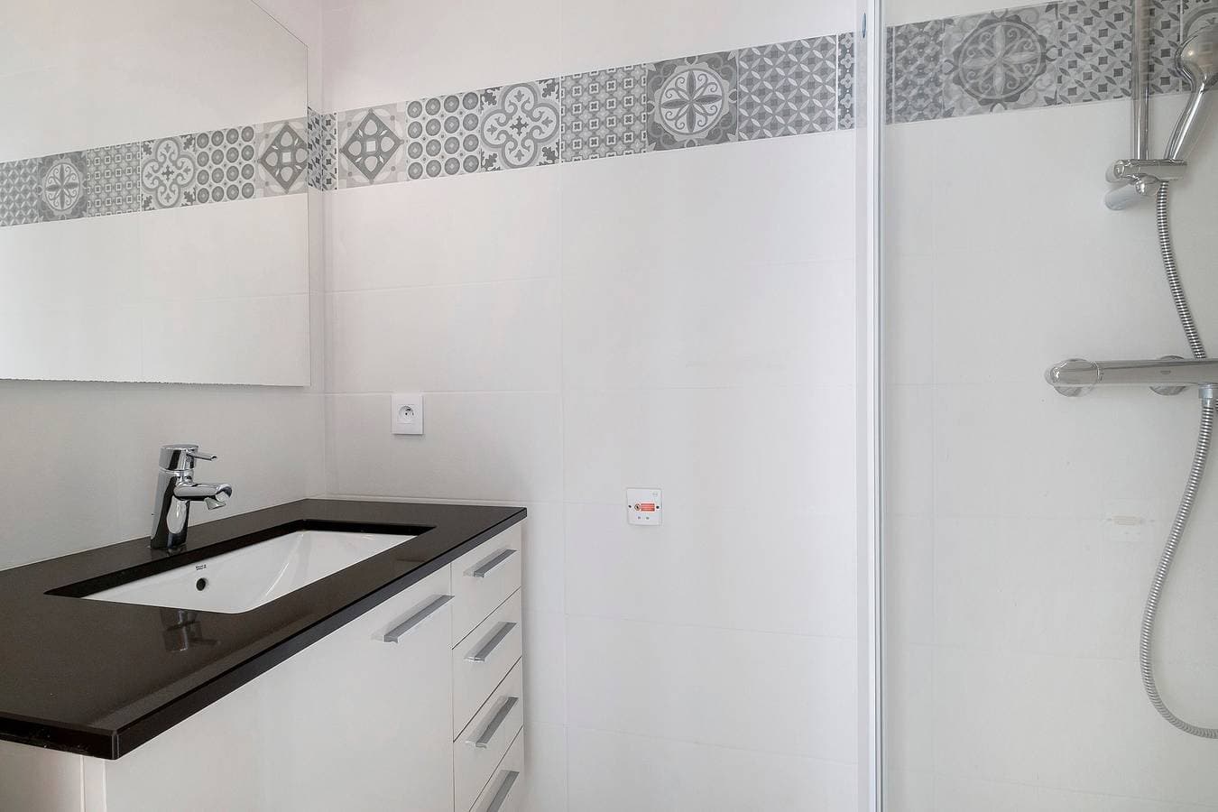 Foto 13 von 23: Juan les Pins Meeresfront – Neues 1-Zimmer-Apartment mit Meerblick, Terrasse, Garage