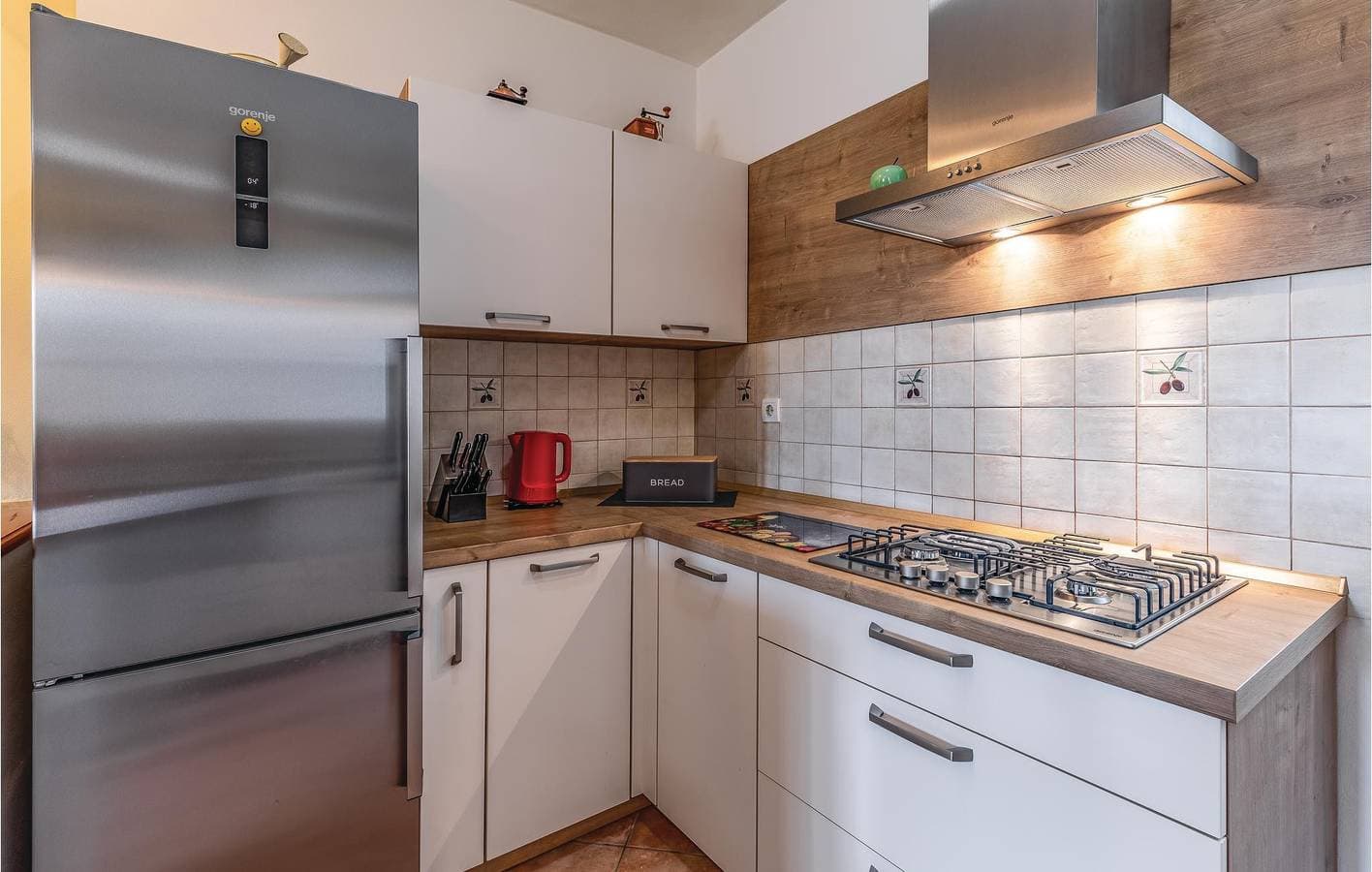 Foto 12 von 28: Gemütliche Ferienwohnung mit WLAN, Parkplatz und Terrasse in der Nähe des Stadtzentrums von Peroj