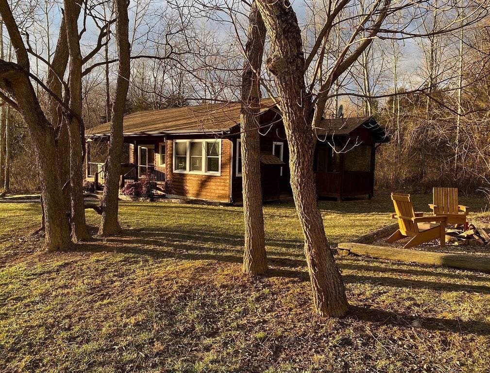 Foto 9 von 40: \"Walden\" Deluxe Riverfront Cabin auf 54 Hektar mit Whirlpool in der Nähe von Luray, Va