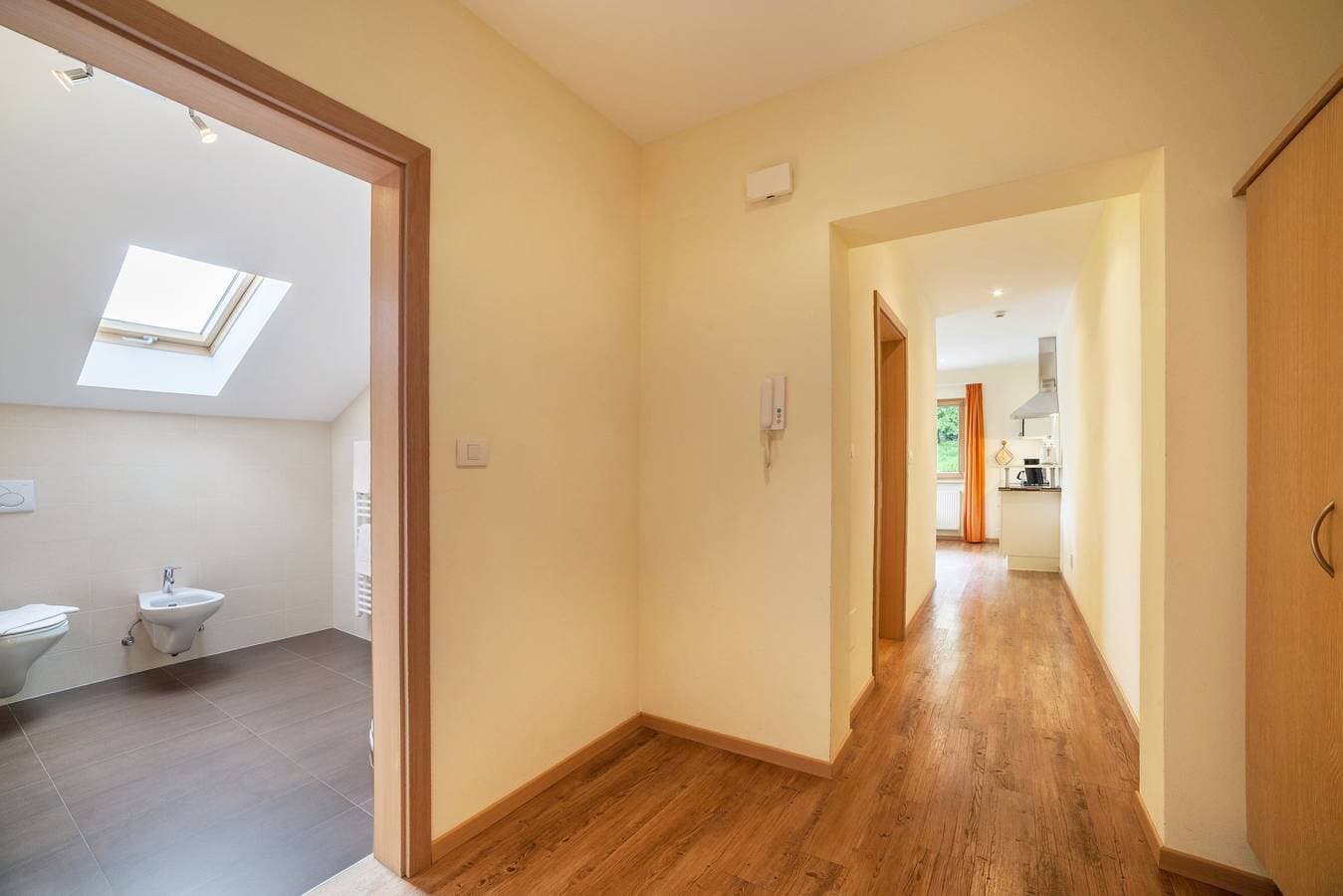 Foto 10 von 21: Ferienwohnung "Mignon 11" mit Bergblick, gemeinsamem beheizten Innenpool und WLAN