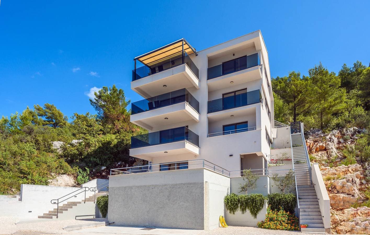 Foto 3 von 53: Schick, 2,5 km vom Strand entfernt: Gemütliche Ferienwohnung mit Pool und Terrasse