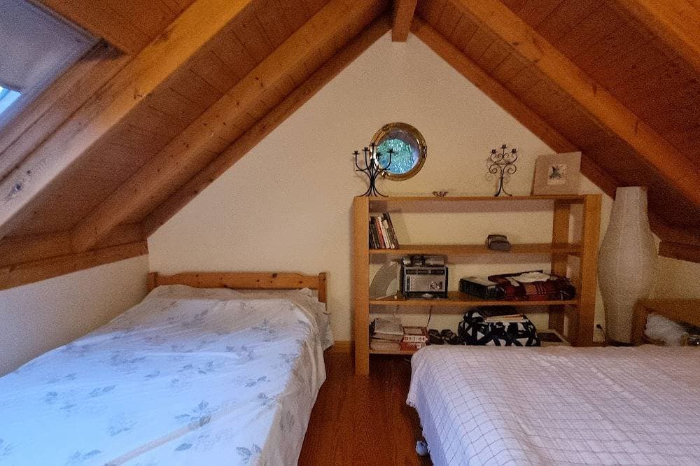 Foto 6 von 30: Small villa with a large private and quiet garden, 10 min walk from Metro