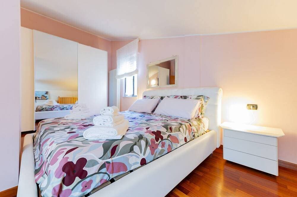 Foto 7 von 30: GuestHost - Nice 80 sqm apartment on two levels, perfect for 2 people, located on the first floor of a semi-detached house Without a lift (stairs to access it). The accommodation is located in San Martino, a quiet and peaceful neighborhood where you can