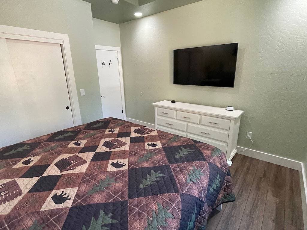 Foto 2 von 43: Fröhliche 6-Schlafzimmer-Wohnung in Shaver Lake