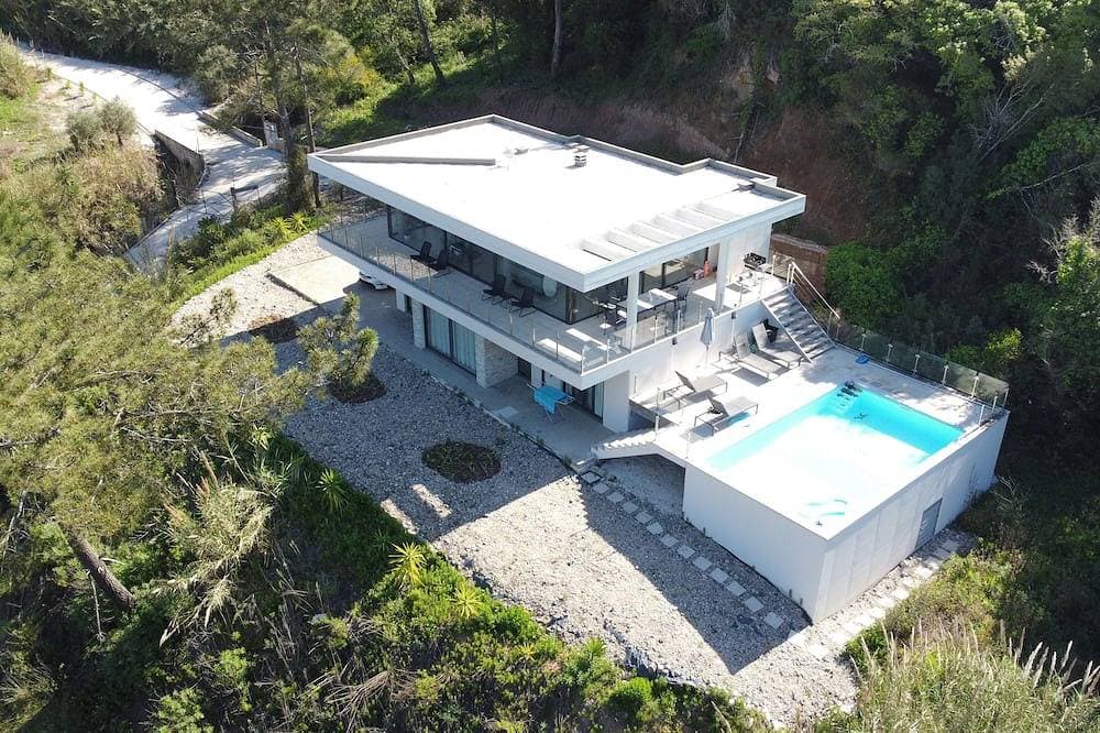 Bright modern villa (6p) surrounded by nature with top views near Nazaré 1