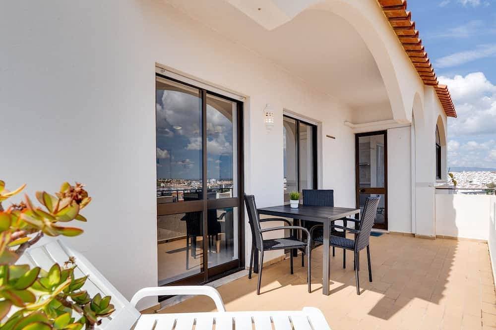 Sunny Apart W Balcony in Algarve by LovelyStay 1
