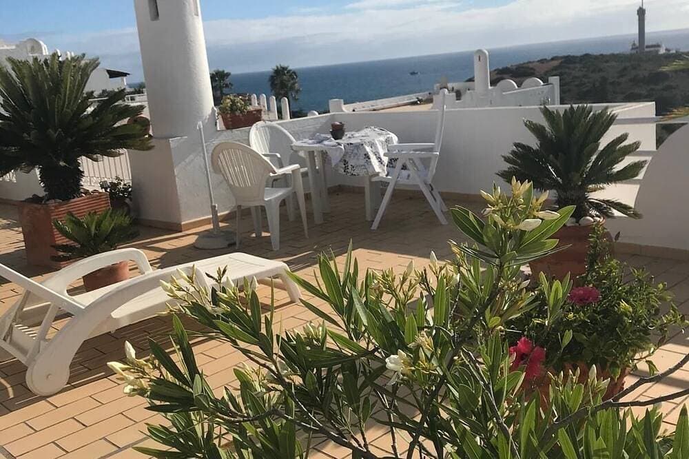 Ferragudo, Traum Lage, Apartement mit Meerblick und viel Platz, 100 qm² Terrasse 1