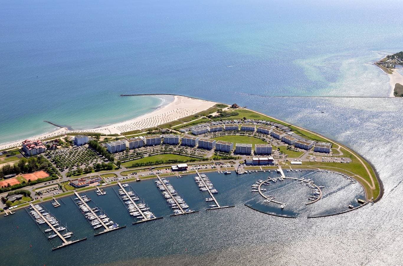 Foto 9 von 16: 1-Zimmer-Ferienwohnung "Haven Stuuv" am Südstrand Burgtiefe mit Yachthafenblick