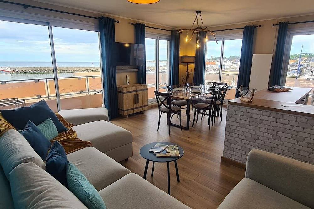 Foto 11 von 30: Le Panoramic - 180° sea view & port - Balcony - Elevator - Garage - Waterfront