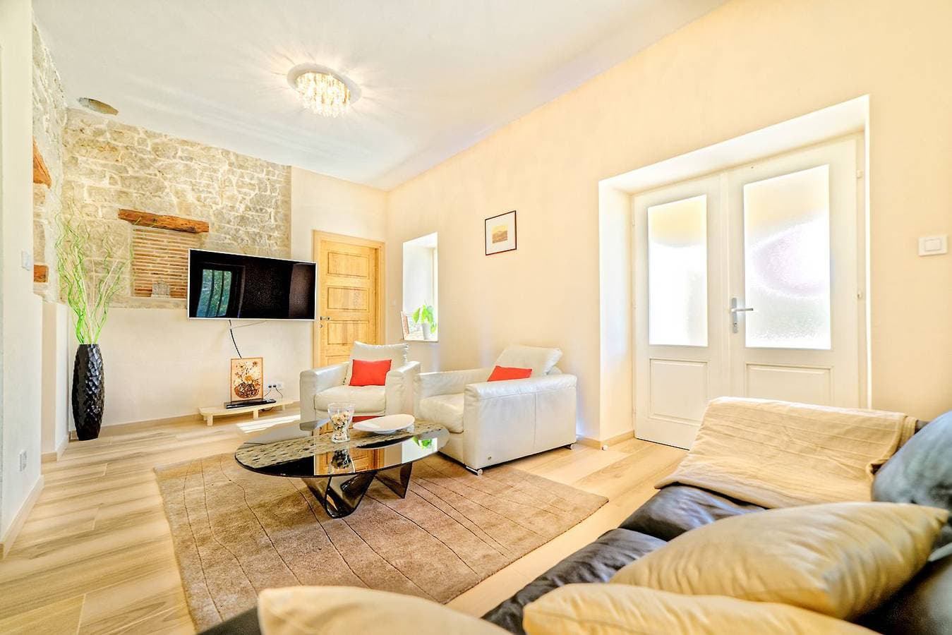 Foto 4 von 21: Atemberaubende Villa mit Infinity-Pool, Blick auf Motovun, Billard, Tischtennis, BBQ
