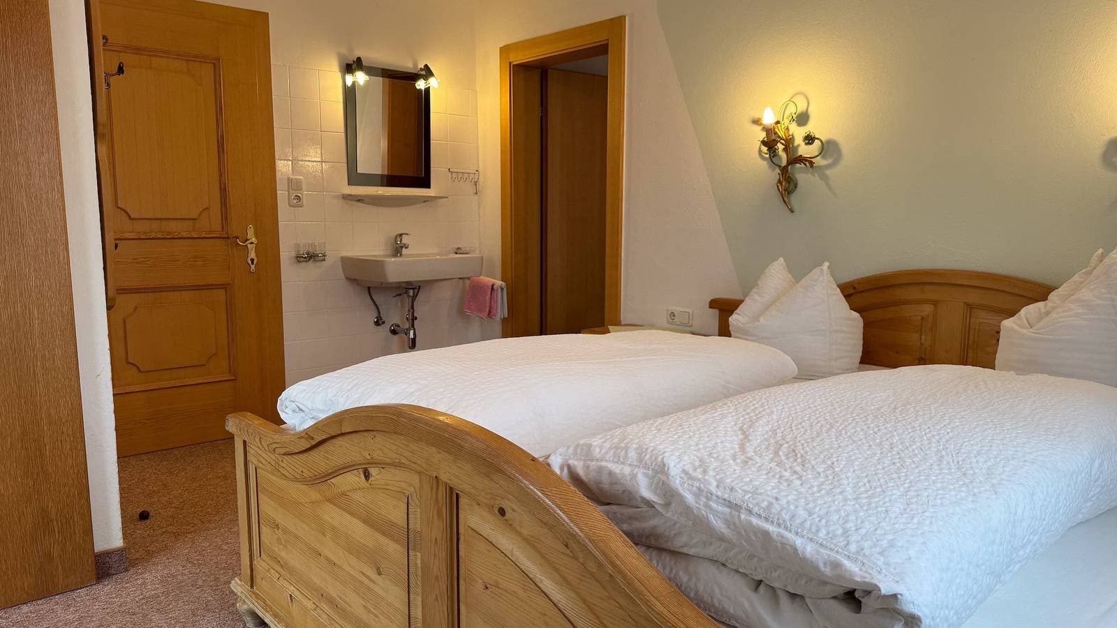 Foto 8 von 26: Einzimmerapartment '3' mit Bergblick, Gemeinschaftsterrasse und Wi-Fi