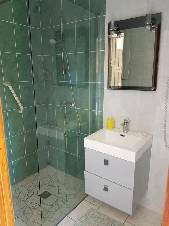 Foto 11 von 15: Double Room with Shower