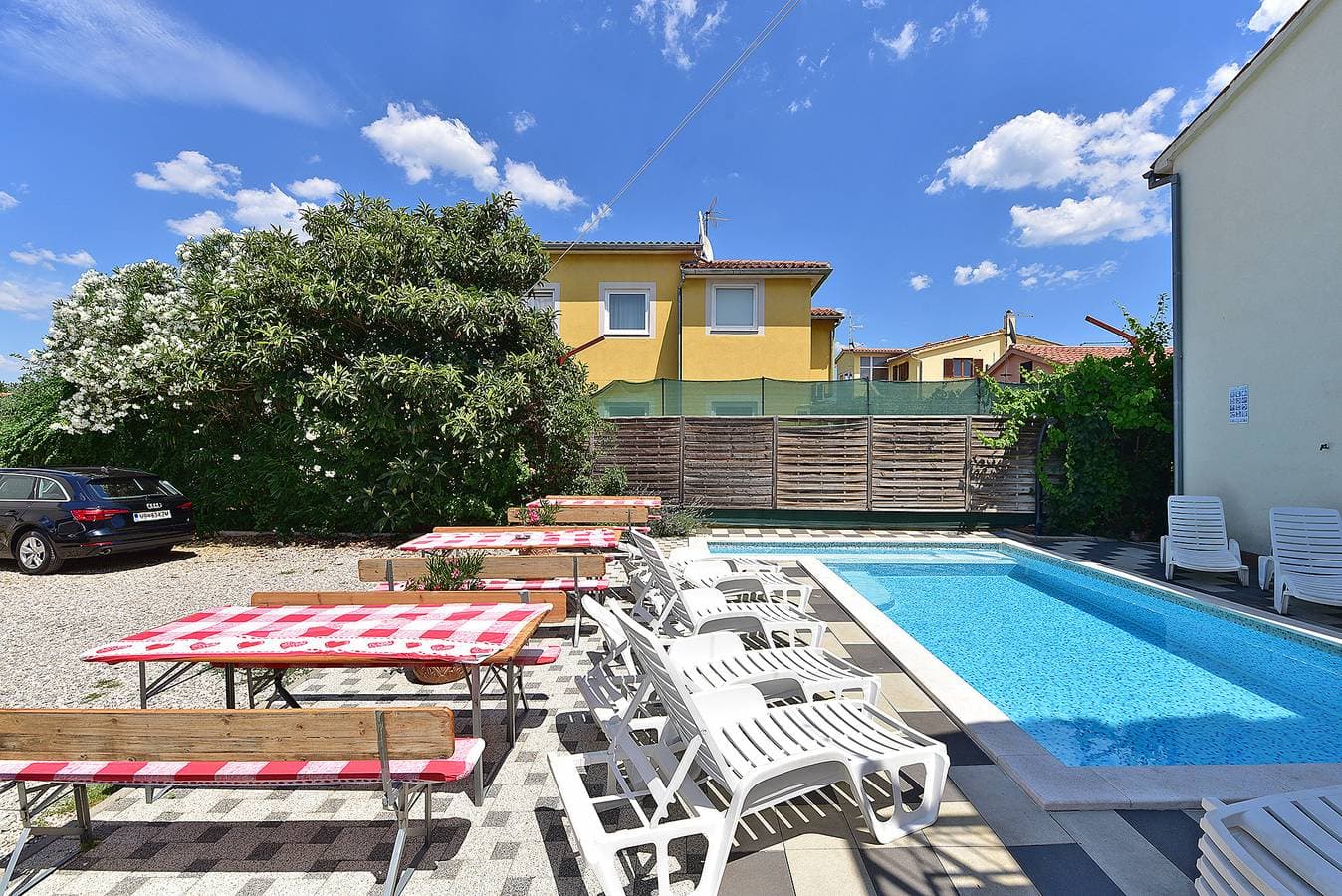 Foto 4 von 42: Ferienwohnung für 4 Personen mit Pool